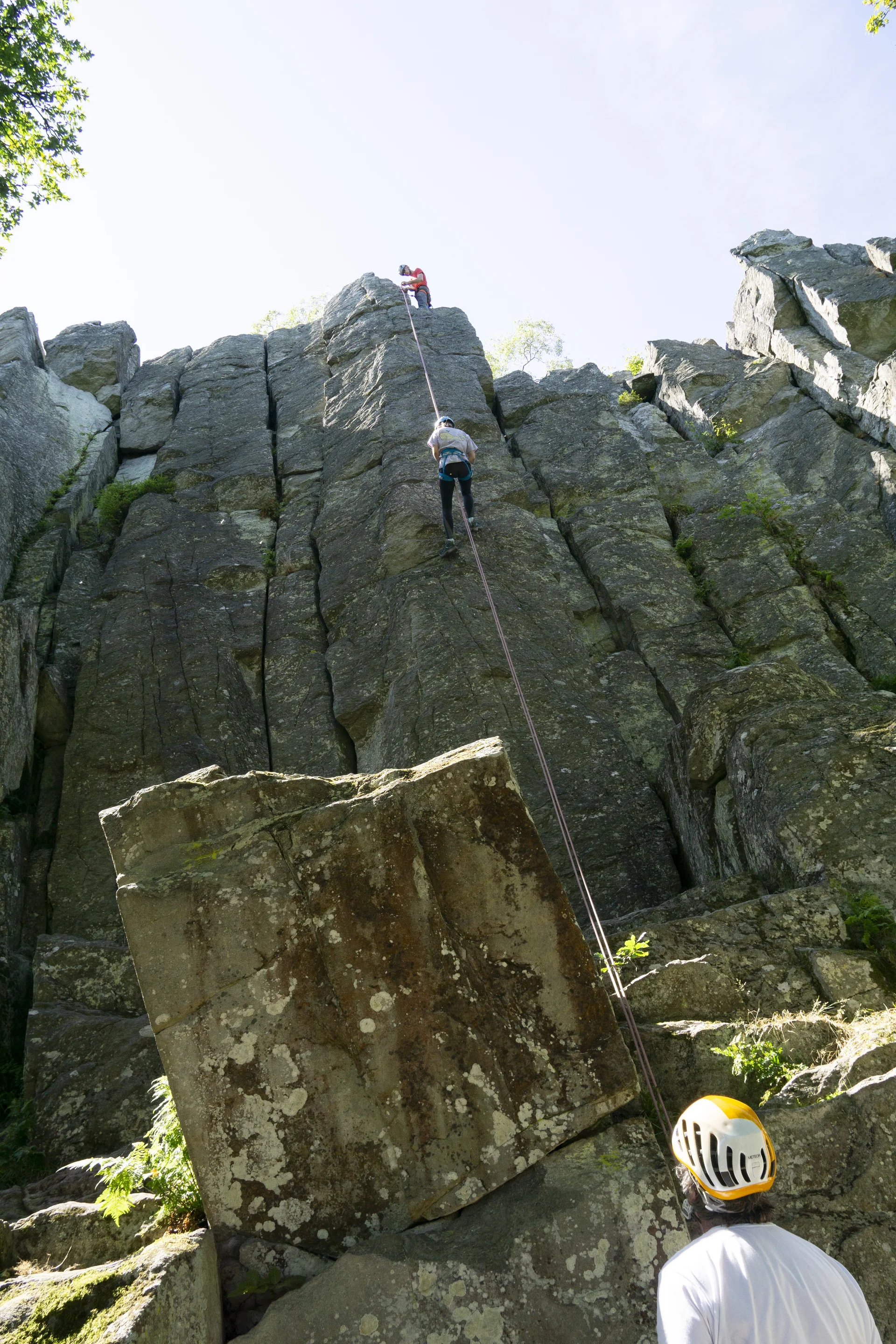 Abseilen an der Steinwand in der Rhön | © DAV Offenbach