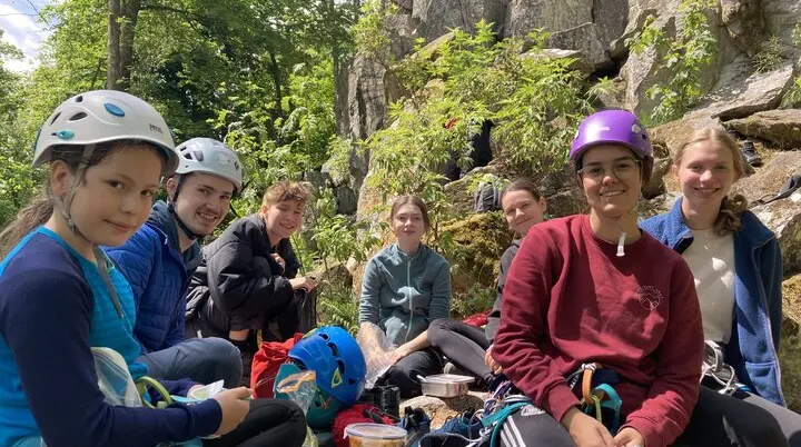 Jugendgruppe an der Steinwand | © DAV Offenbach