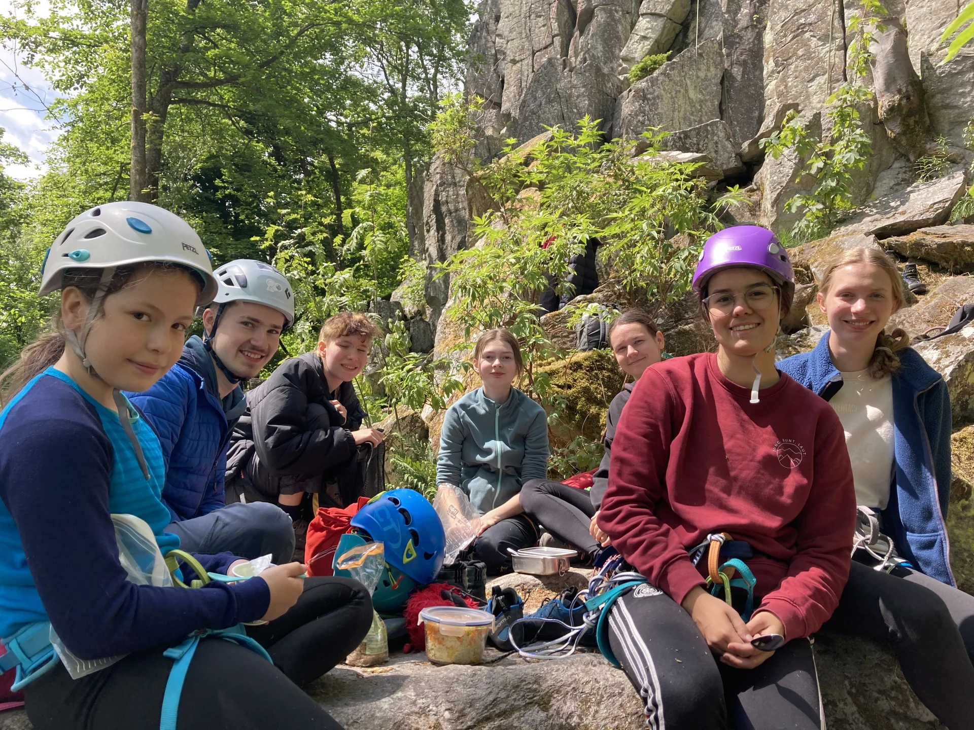 Jugendgruppe an der Steinwand | © DAV Offenbach