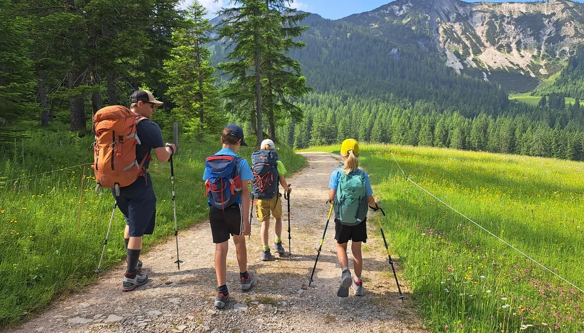 Familiengruppe auf Wandertour | © DAV Offenbach