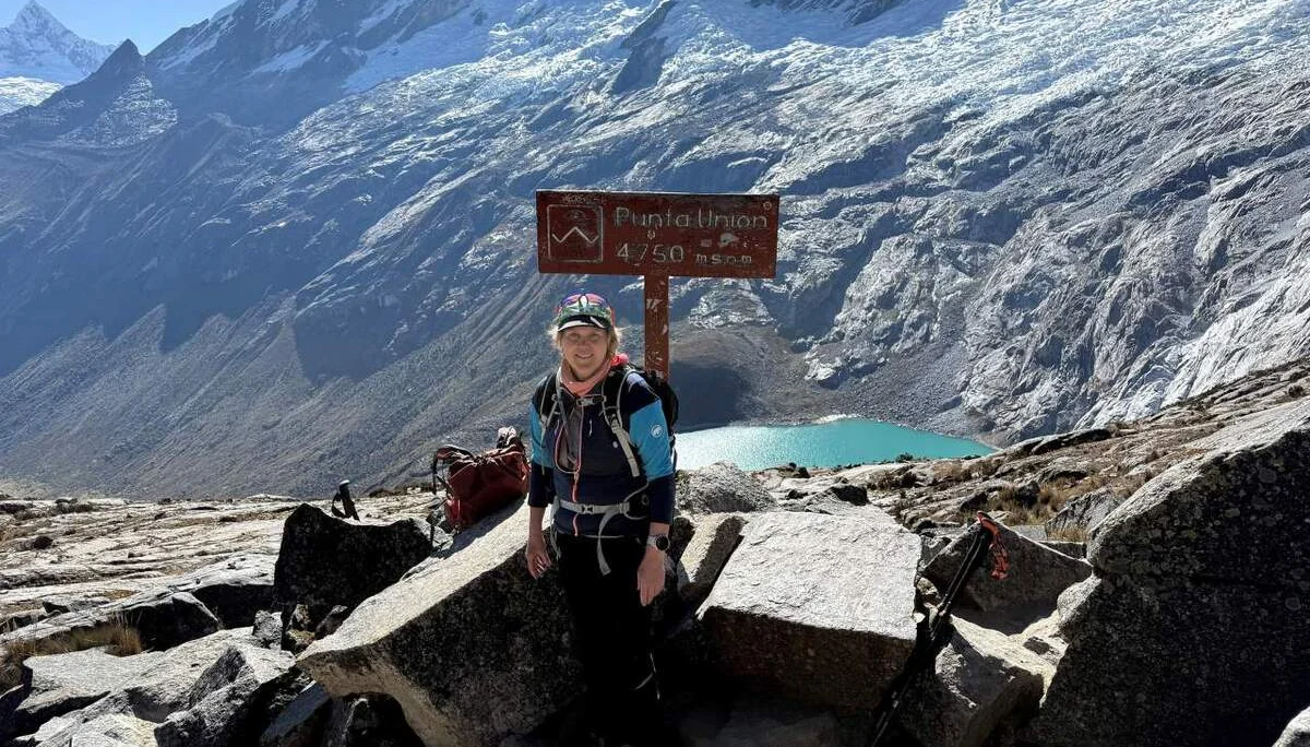 Geschafft: Sabine auf dem höchsten Punkt (4.750 m) des Santa Cruz Treks im Huascarán-Nationalpark. | © privat
