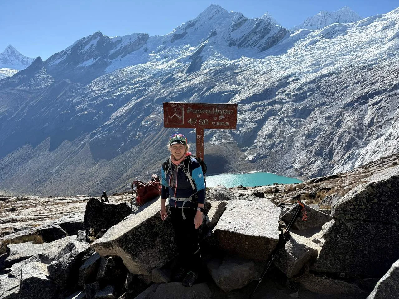 Geschafft: Sabine auf dem höchsten Punkt (4.750 m) des Santa Cruz Treks im Huascarán-Nationalpark. | © privat