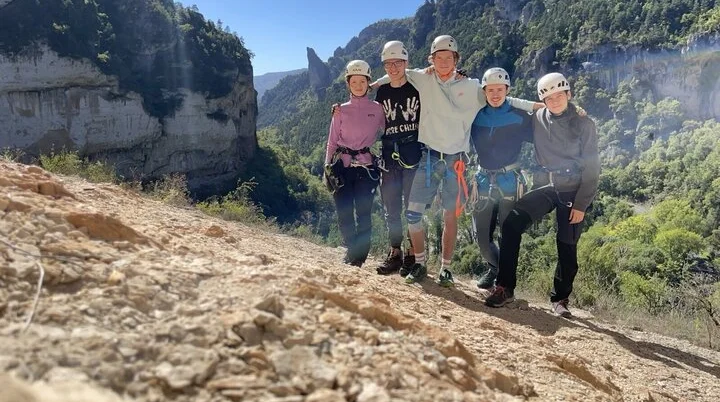 Gruppe junger Kletterer in Südfrankreich | © DAV Offenbach, Felix  Brune