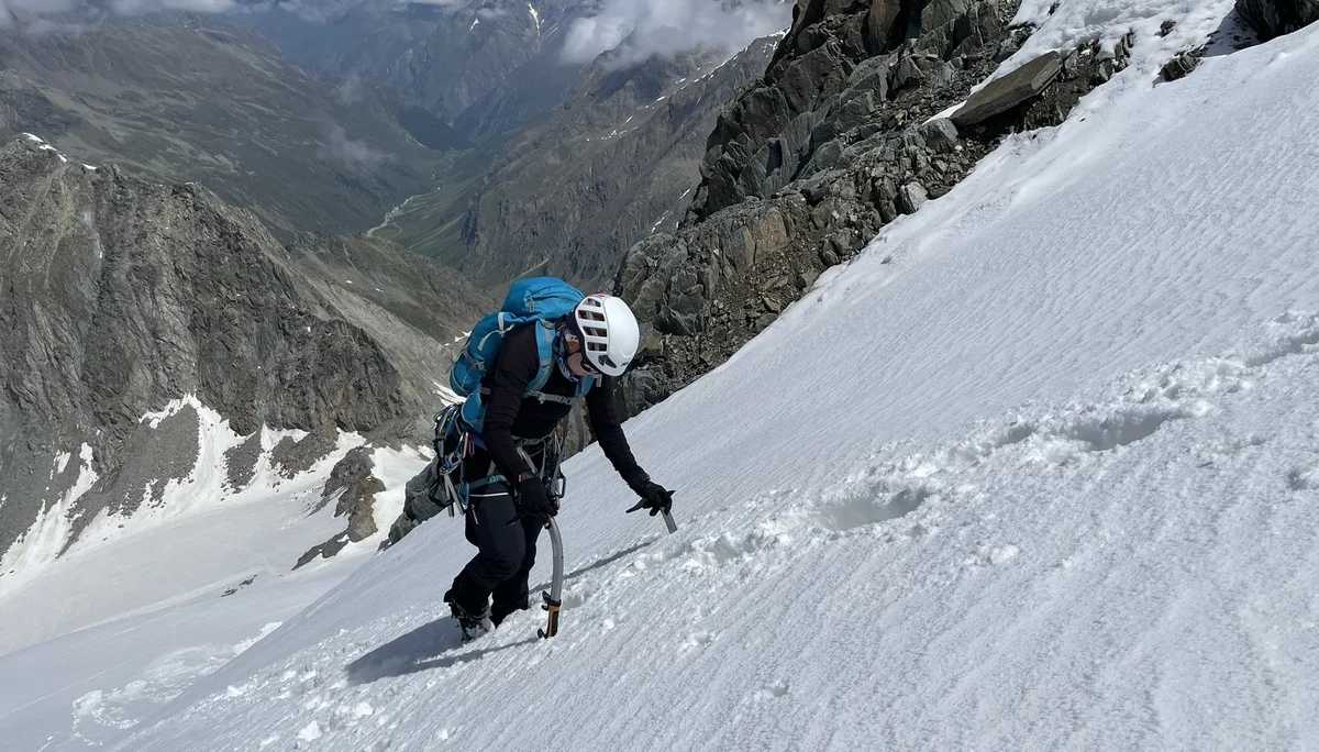 Tanja im steilen Firn | © DAV Offenbach
