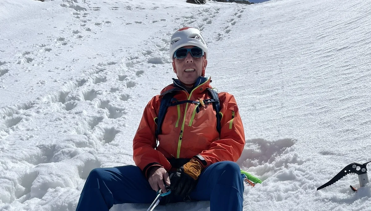 Michael sichert den Abstieg am T-Anker | © DAV Offenbach