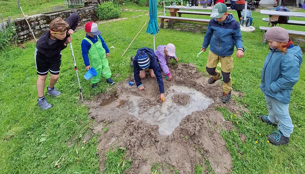Spielgelegenheit vor de Schwarzenberghütte | © DAV Offenbach, Daniel Schreiner