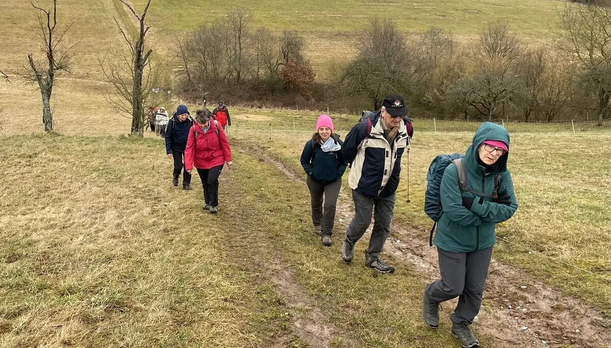 Wandergruppe auf freier Flur im Spessart | © DAV Offenbach, Michael Jehrke