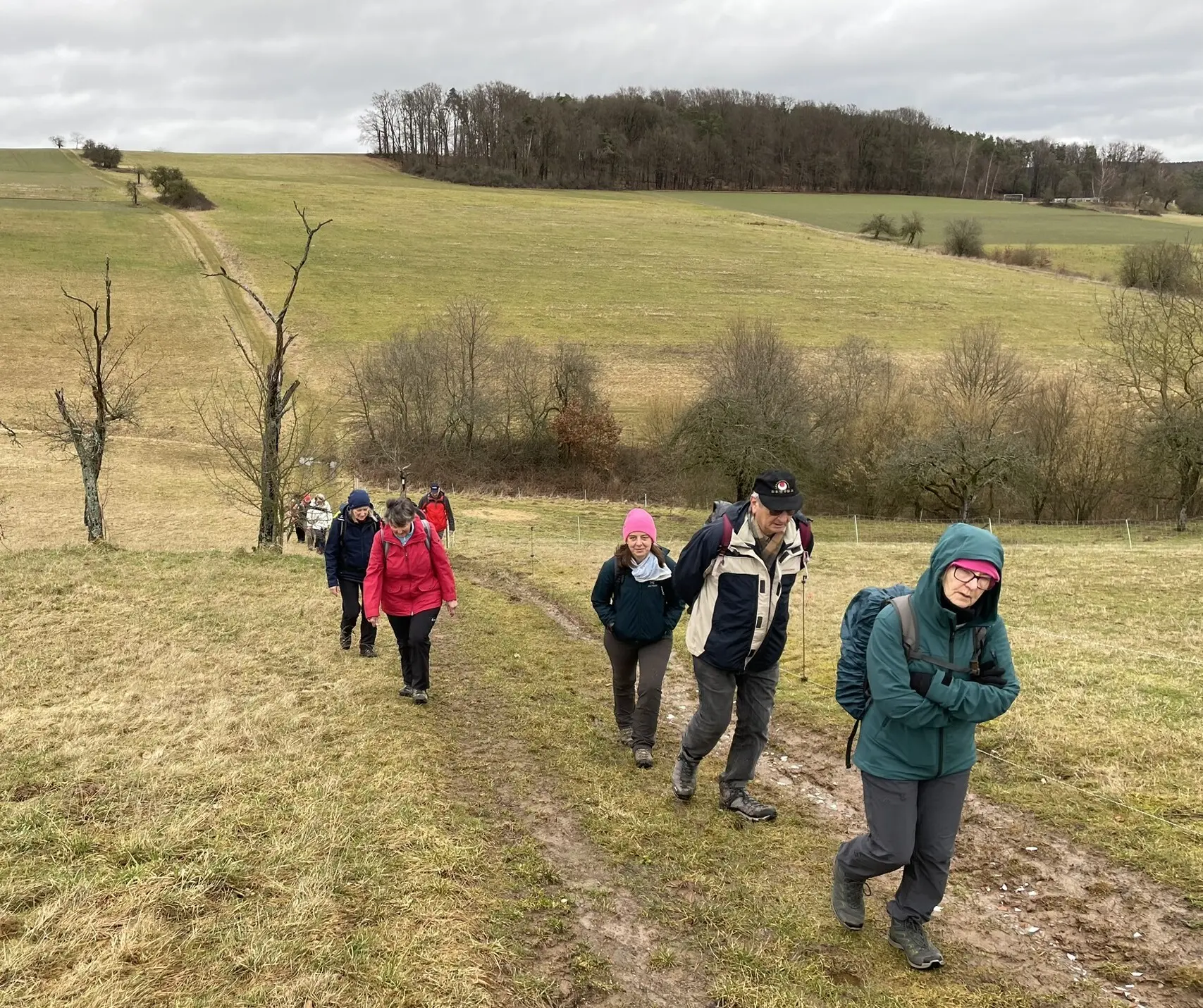 Wandergruppe auf freier Flur im Spessart | © DAV Offenbach, Michael Jehrke
