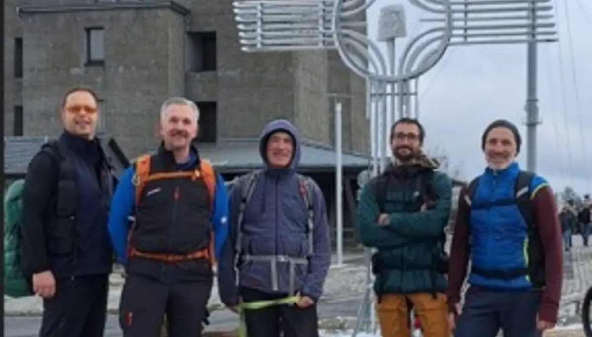 Das Gipfelteam am Feldberg bei sonnigem Winterwetter | © DAV Offenbach. Tobias Klein