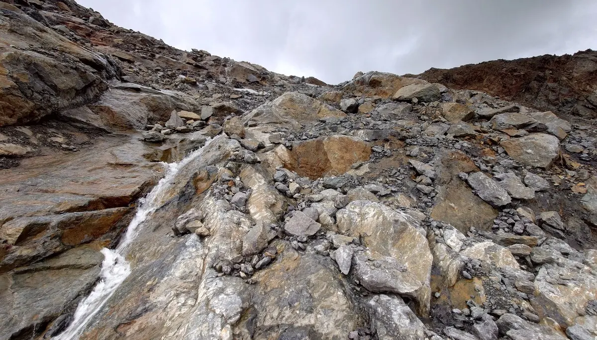 Gletscherfreier Durchschlupf - instabiler Untergrund | © DAV Offenbach, Sascha Mache