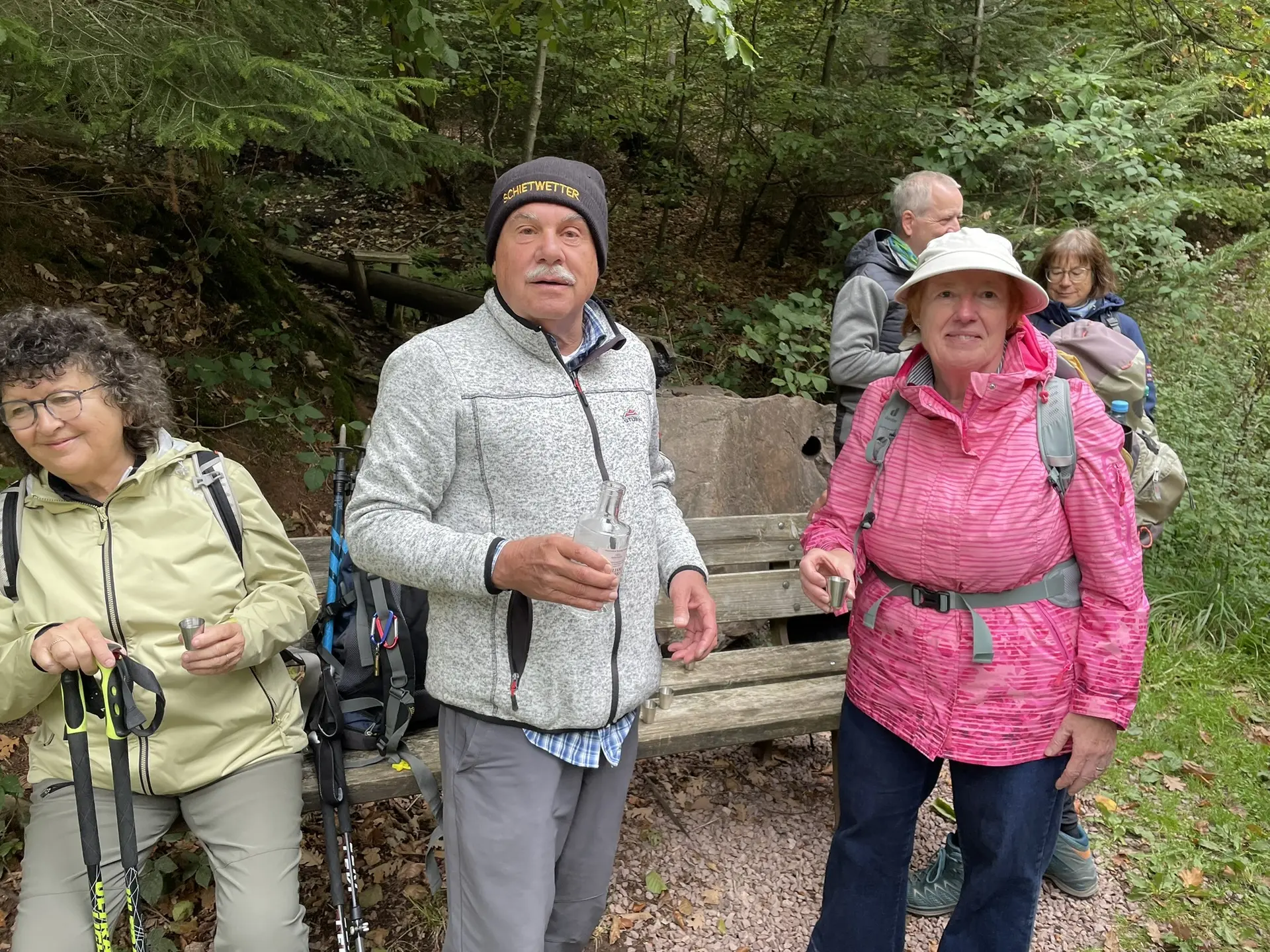 Angelika und Jürgen führen durch den Spessart und versorgen die Gruppe mit Verstärkung. | © DAV Offenbach, Michael Jehrke