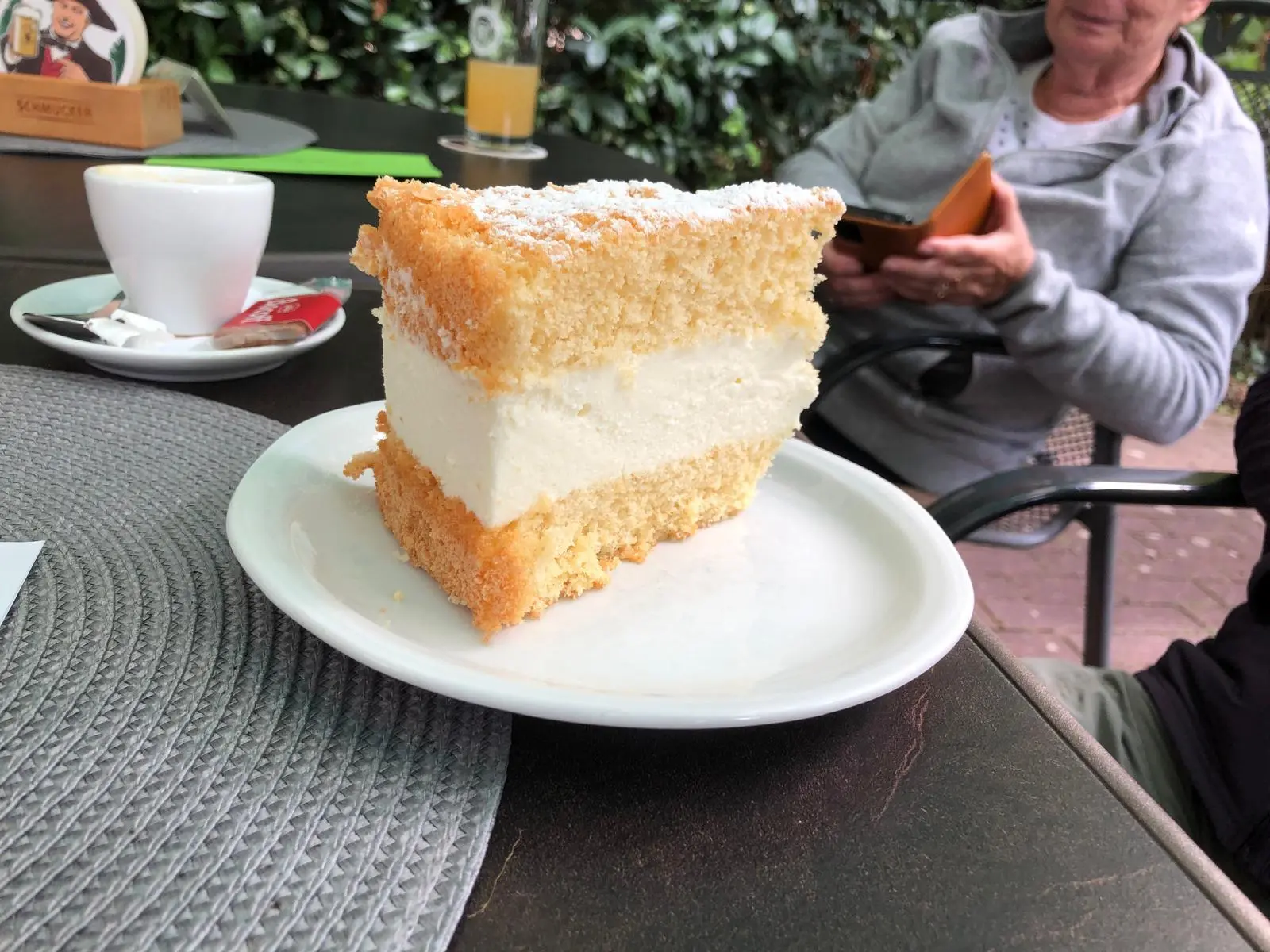 Herrlich großes Kuchenstück | © DAV Offenbach, Angela Jehrke