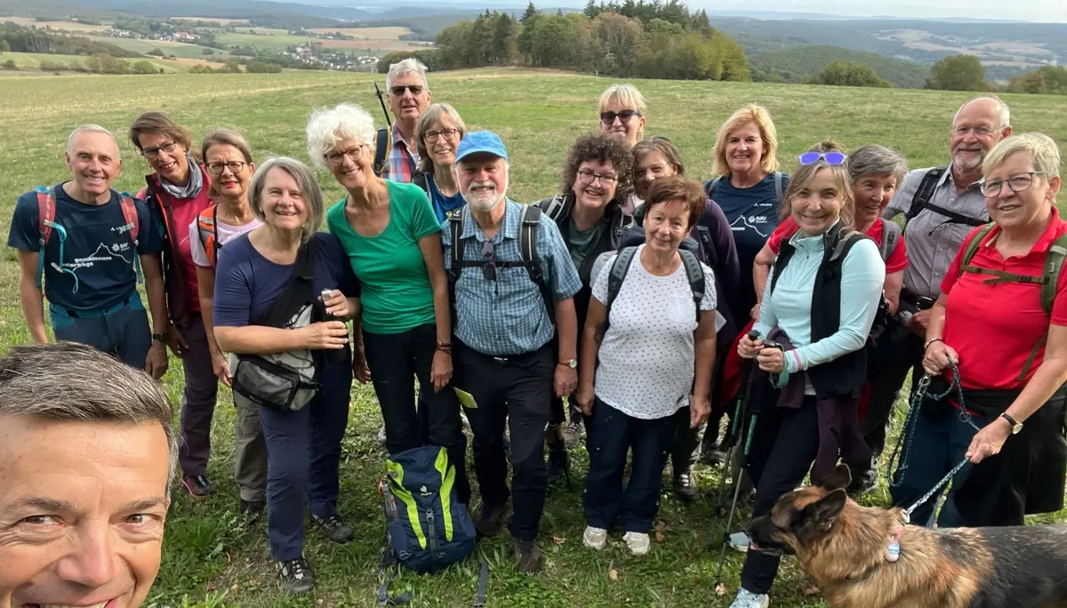 Wandergruppe bei einer Zwischenrat | © DAV Offenbach, Peter Hitzel